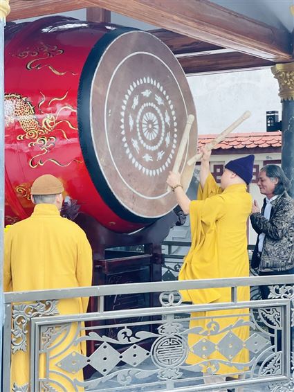 Lễ tiếp nhận công đức - Tiếng trống vọng hồn quê